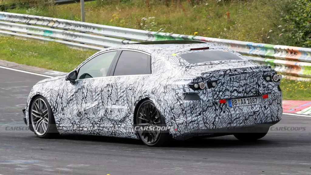 Mercedes-AMG тестує «заряджений» електричний C-Class на Нюрбургринзі — photo 3