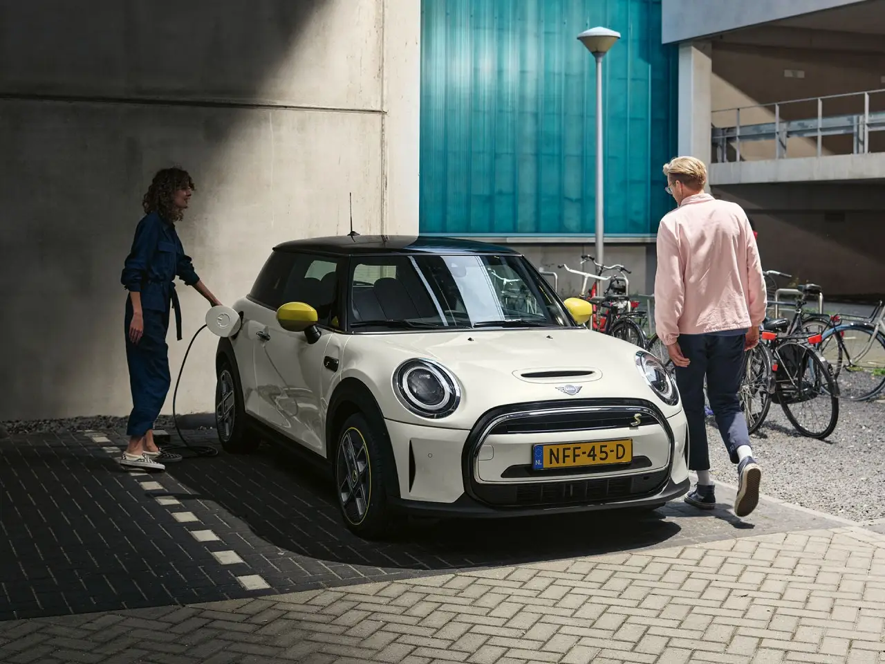 Українські дилери розпродують електричні Mini за приємними цінами — photo 14803