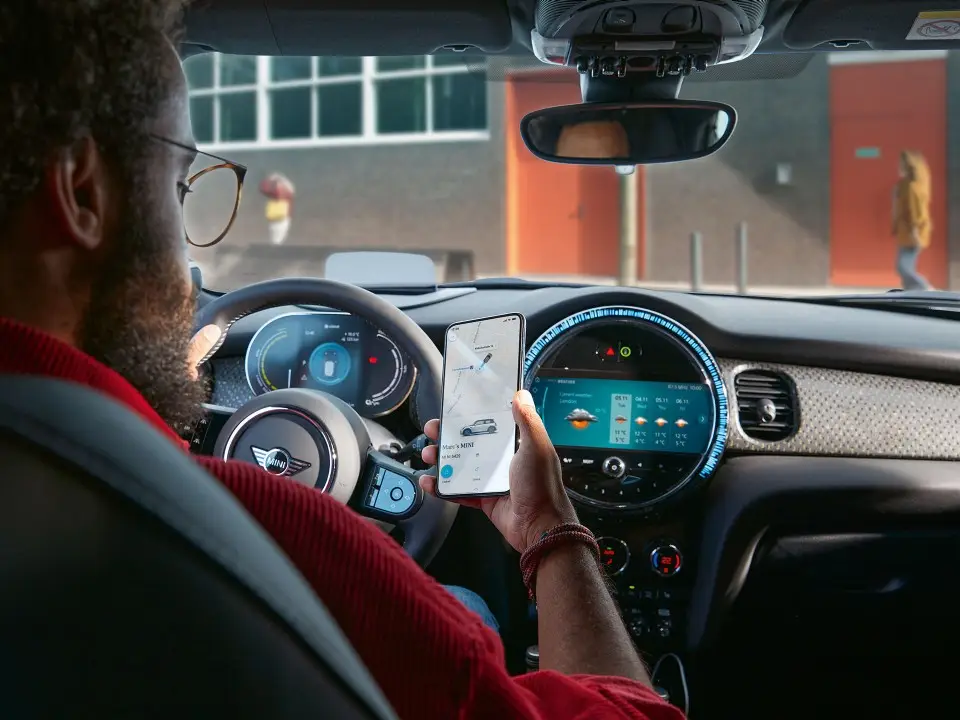Українські дилери розпродують електричні Mini за приємними цінами — photo 4
