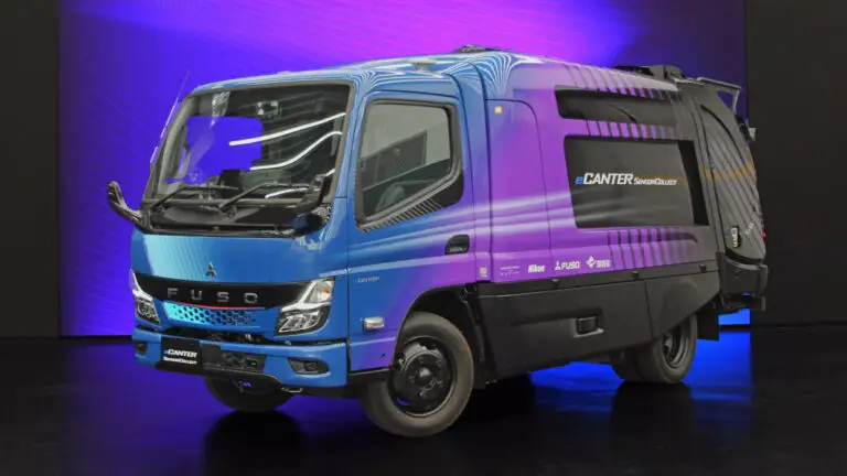 Автономний сміттєвоз Mitsubishi Fuso слідує за водієм наче на повідку — photo 14880