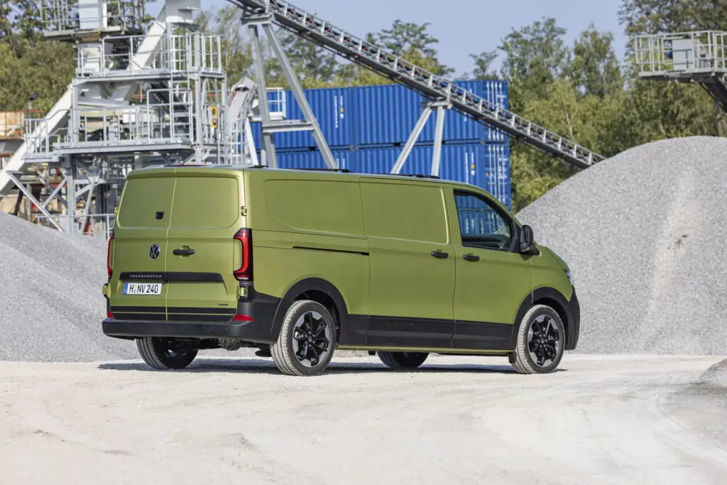 Нові VW Transporter та Caravelle: дизель, PHEV та електричні версії вже тут — photo 4 Нові VW Transporter та Caravelle: дизель, PHEV та електричні версії вже тут — photo 4