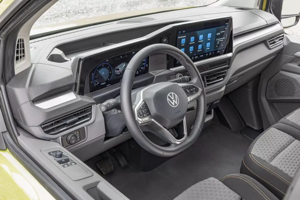 Нові VW Transporter та Caravelle: дизель, PHEV та електричні версії вже тут — photo 2 Нові VW Transporter та Caravelle: дизель, PHEV та електричні версії вже тут — photo 2