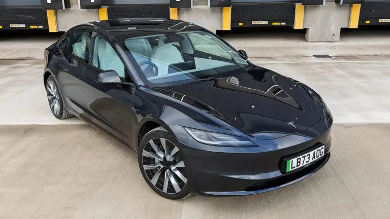 Tesla Model 3 посіла останнє місце в тестах надійності TUV для нових електромобілів — photo 23379