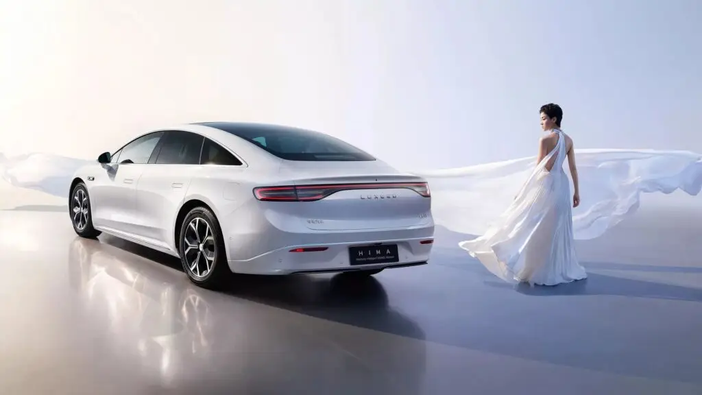 Оновлений Luxeed S7 загострює конкуренцію з Tesla Model 3 — photo 10