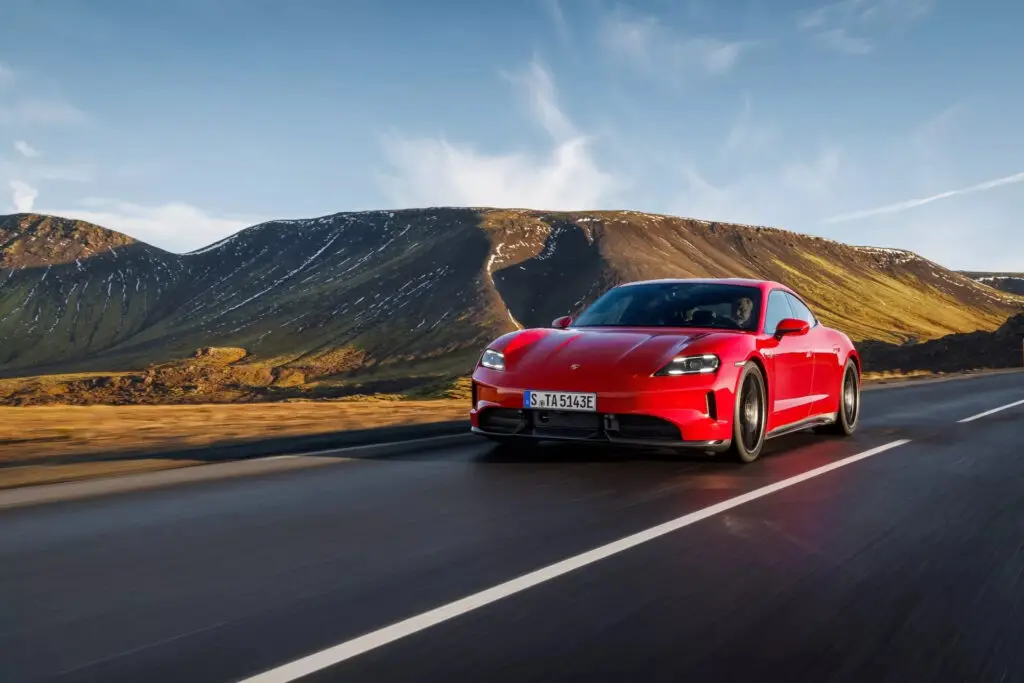 Porsche Taycan отримав дві нові комплектації — photo 5