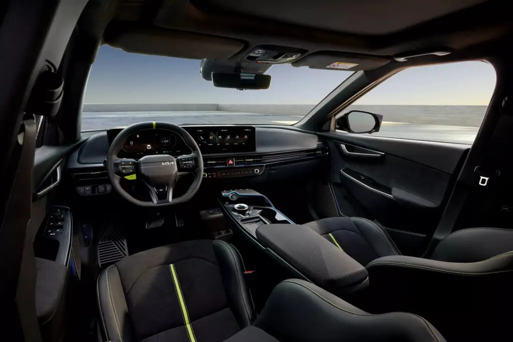 Kia презентовала обновленный спортивный кроссовер EV6 GT — photo 4
