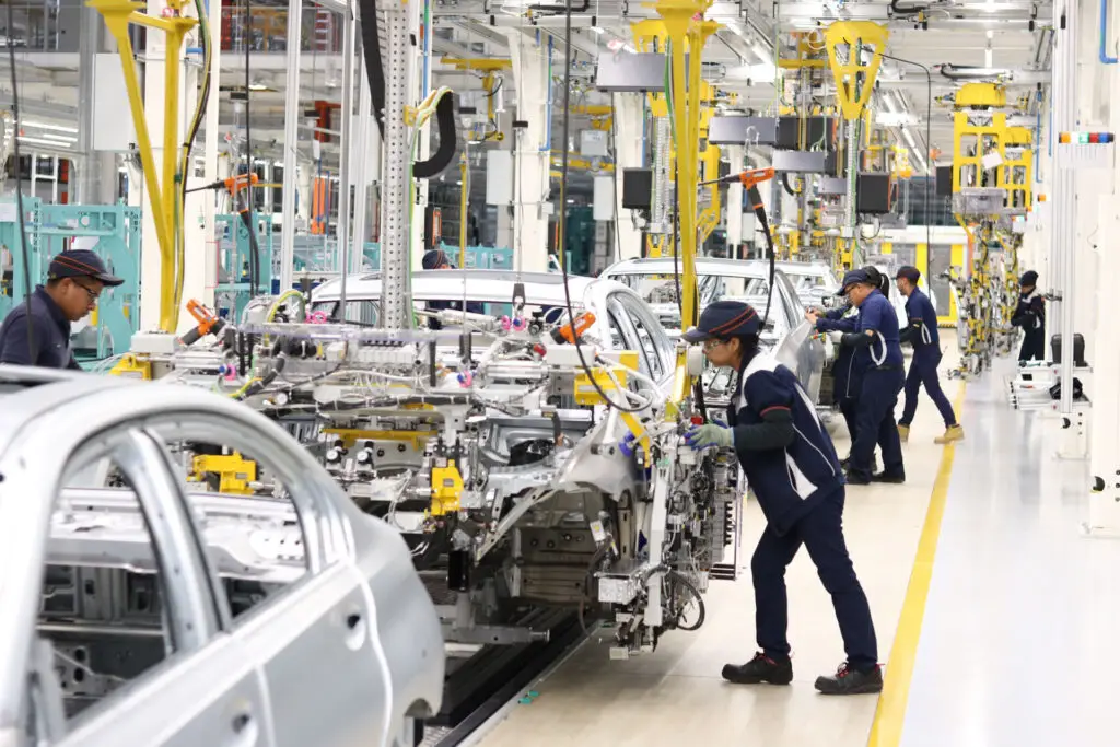 Електричний кросовер нового покоління BMW iX3 вироблятиметься в Мексиці з 2027 року — photo 3