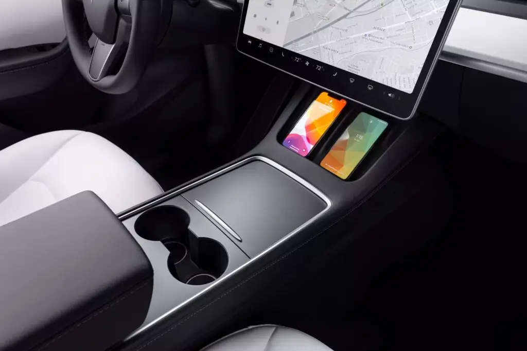 Tesla відкликає Model Y через проблеми з кріпленнями сидінь — photo 2