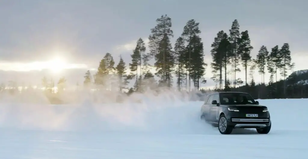 Електричний Range Rover пройшов випробування в екстремальних умовах — photo 9