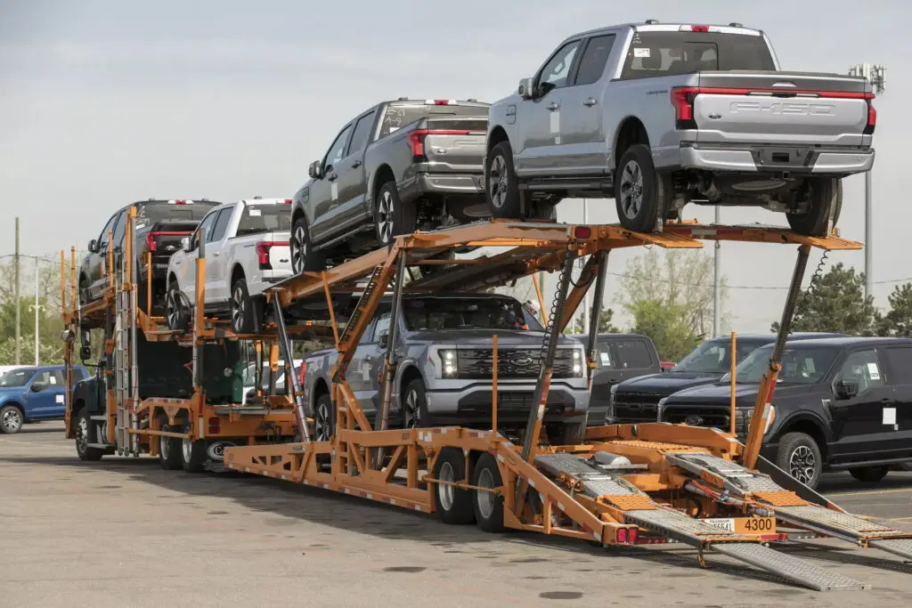 Ford відкликає F-150 Lightning через дефект рульового управління — photo 2