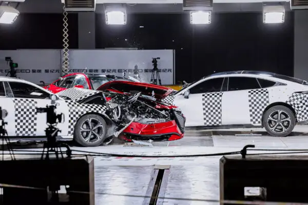 Chery провела незвичайний краш-тест електромобіля Exeed Sterra ES — photo 24538