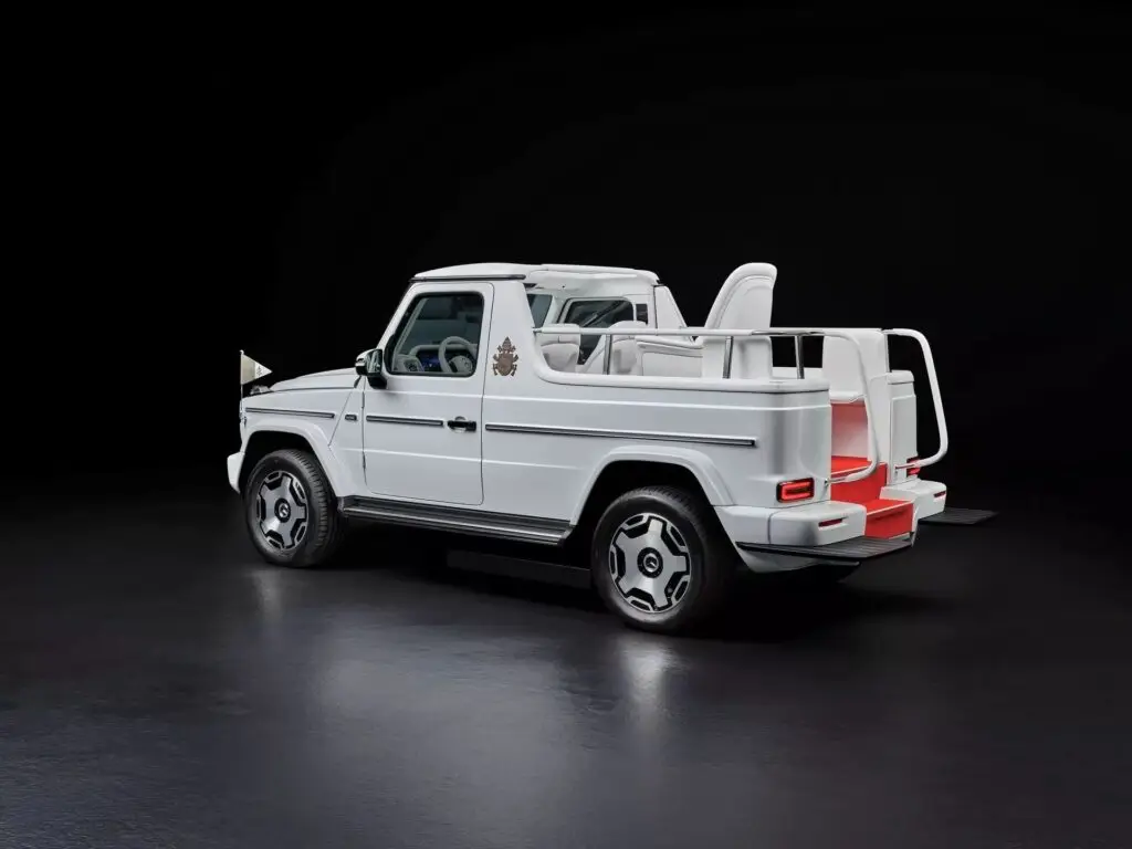 Mercedes створив електричний Popemobile для Папи Франциска — photo 3