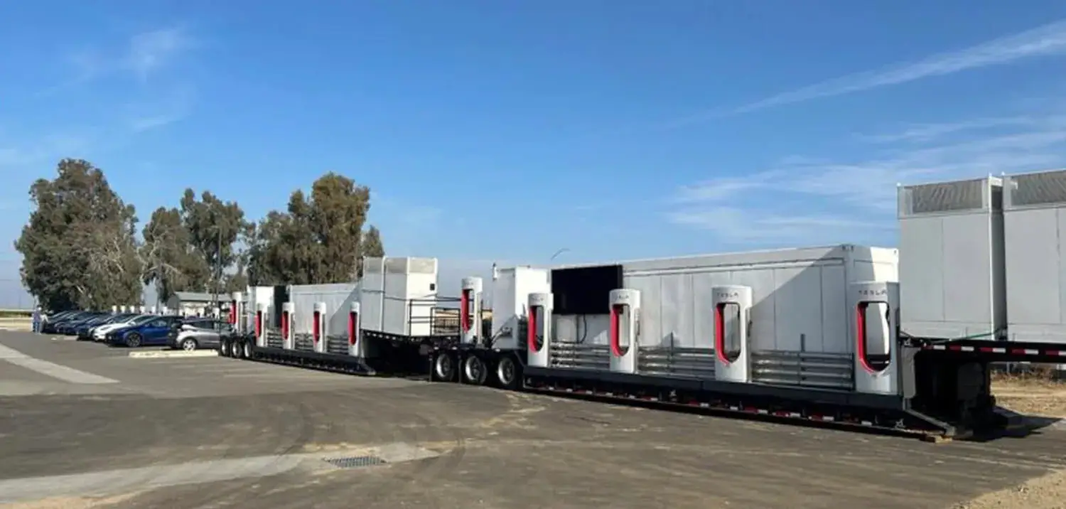 Tesla разворачивает мобильные зарядные станции для путешествий в праздники — photo 25986