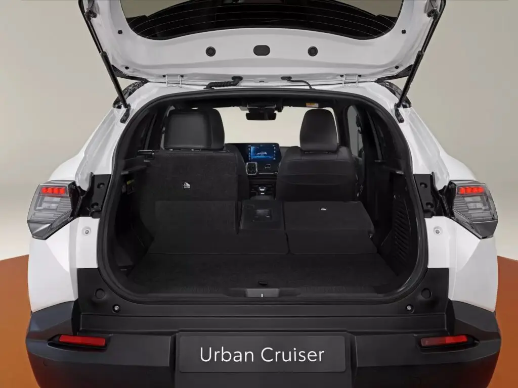 Toyota представила міський електричний кросовер Urban Cruiser — photo 3
