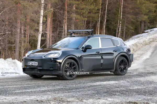 Bentley тестує перший електрокар маскуючись під Porsche Cayenne — photo 27953