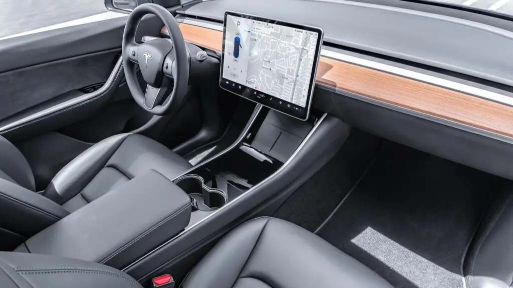 Tesla відкликає понад 1,2 млн електромобілів в Китаї — photo 3