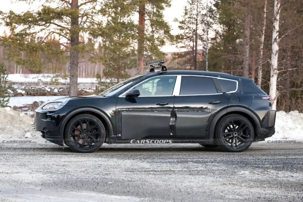 Bentley тестує перший електрокар маскуючись під Porsche Cayenne — photo 4