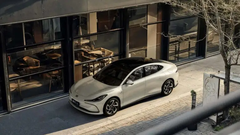 Tesla Model 3 отримав потужного конкурента в Китаї — photo 26321