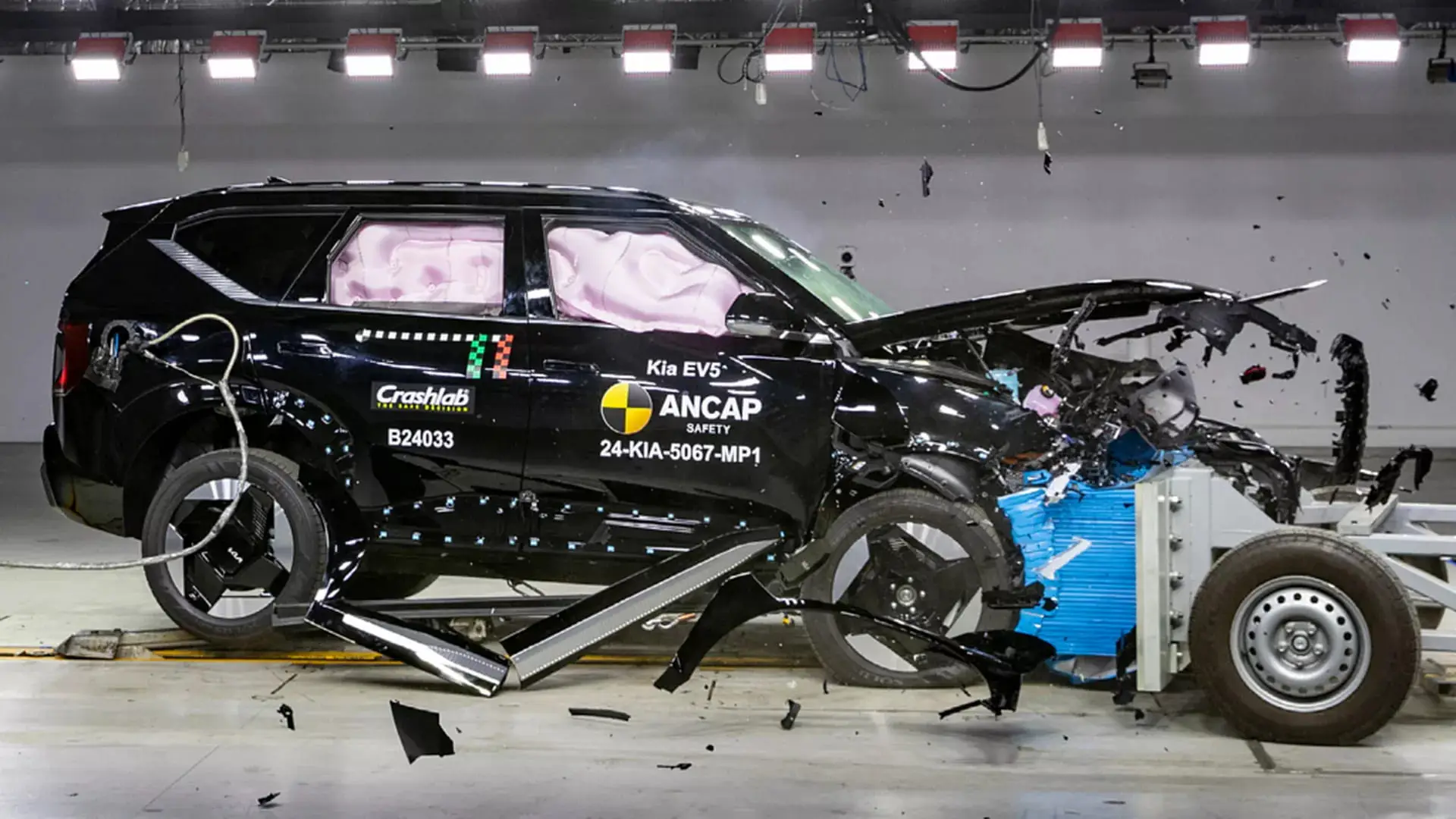 Чи безпечніші електромобілі за авто з ДВЗ? Відповідь від ANCAP — photo 28289