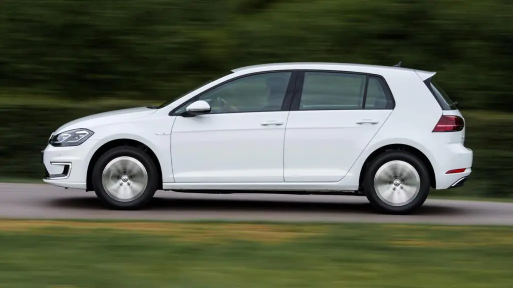 Десятирічний Volkswagen e-Golf після 200 000 км: чи вартий він уваги? — photo 5