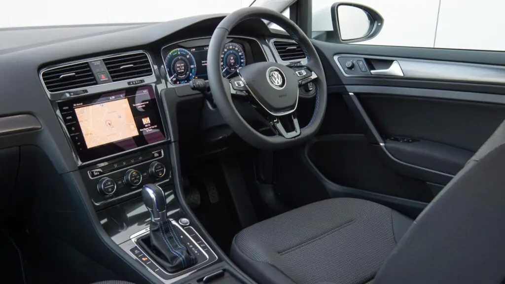 Десятирічний Volkswagen e-Golf після 200 000 км: чи вартий він уваги? — photo 2 Десятирічний Volkswagen e-Golf після 200 000 км: чи вартий він уваги? — photo 2