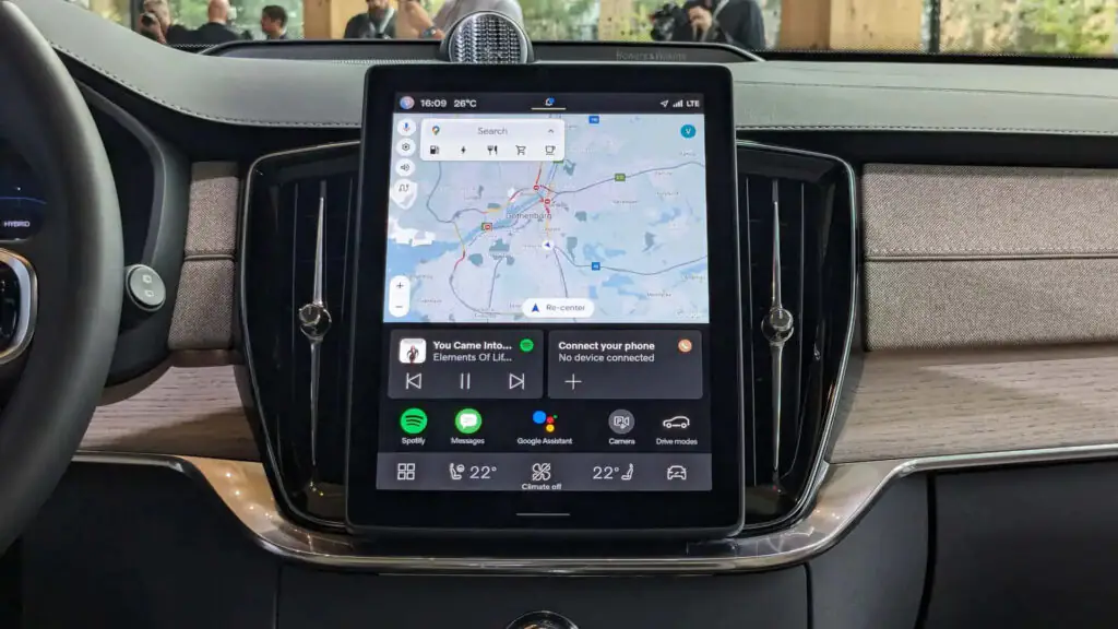 Volvo додає Plug & Charge та оновлену мультимедійну систему — photo 3