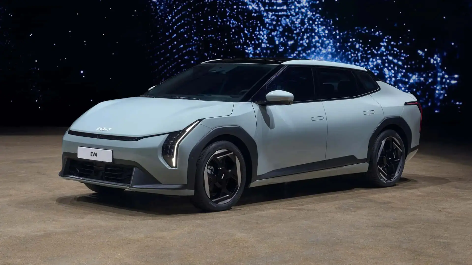 Kia EV4 2026: седан и хэтчбек, которые противостоят тренду на кроссоверы — photo 32171