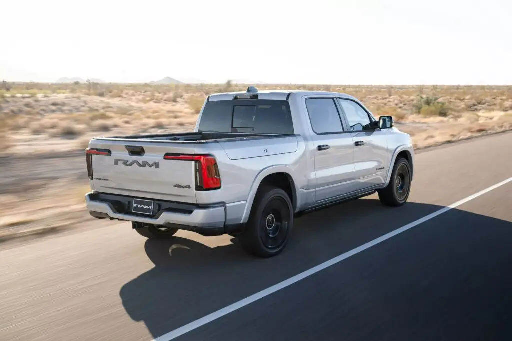 Оновлений Ram 1500 Ramcharger: менше потужності, але краща зарядка — photo 5