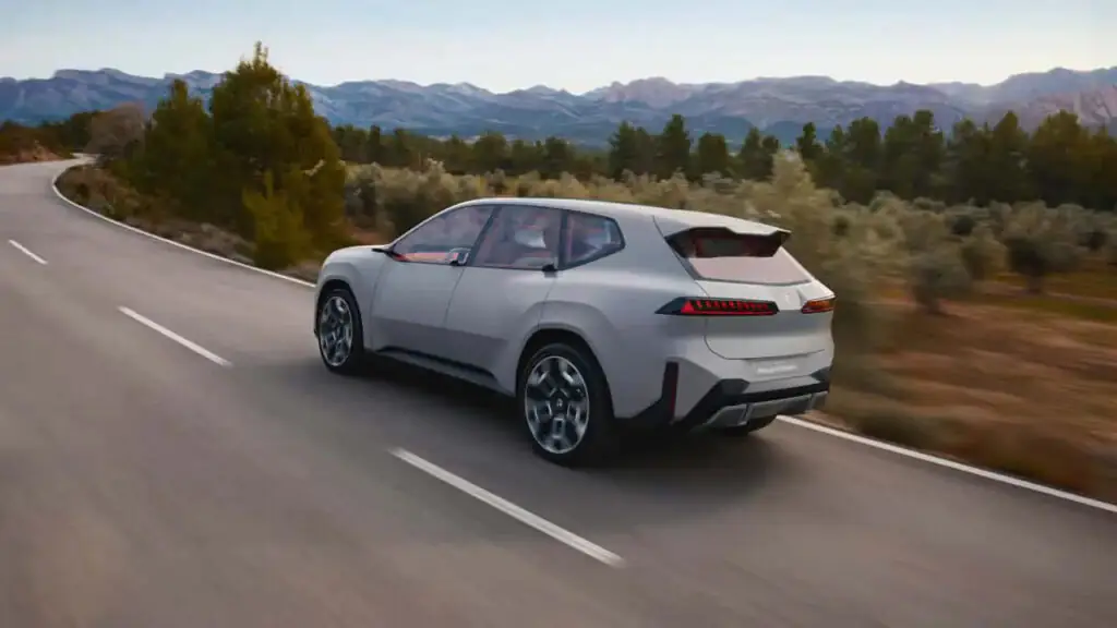 BMW робить ставку на ефективність, а не великі батареї — photo 5