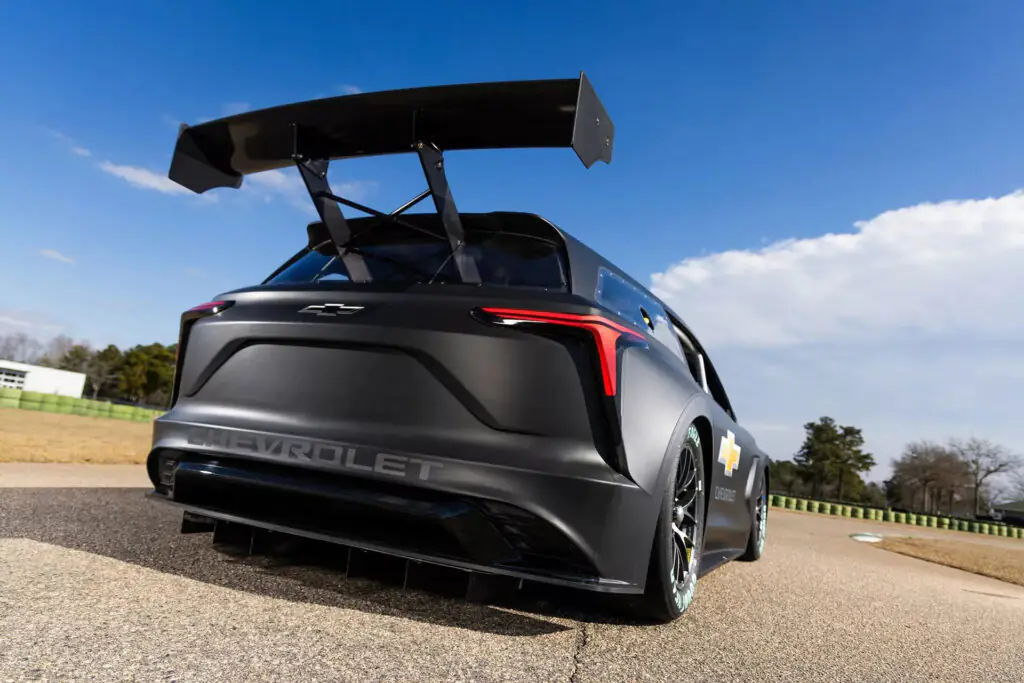 Chevrolet показала Blazer EV.R NASCAR: електромонстр потужністю 1300 к.с. — photo 4
