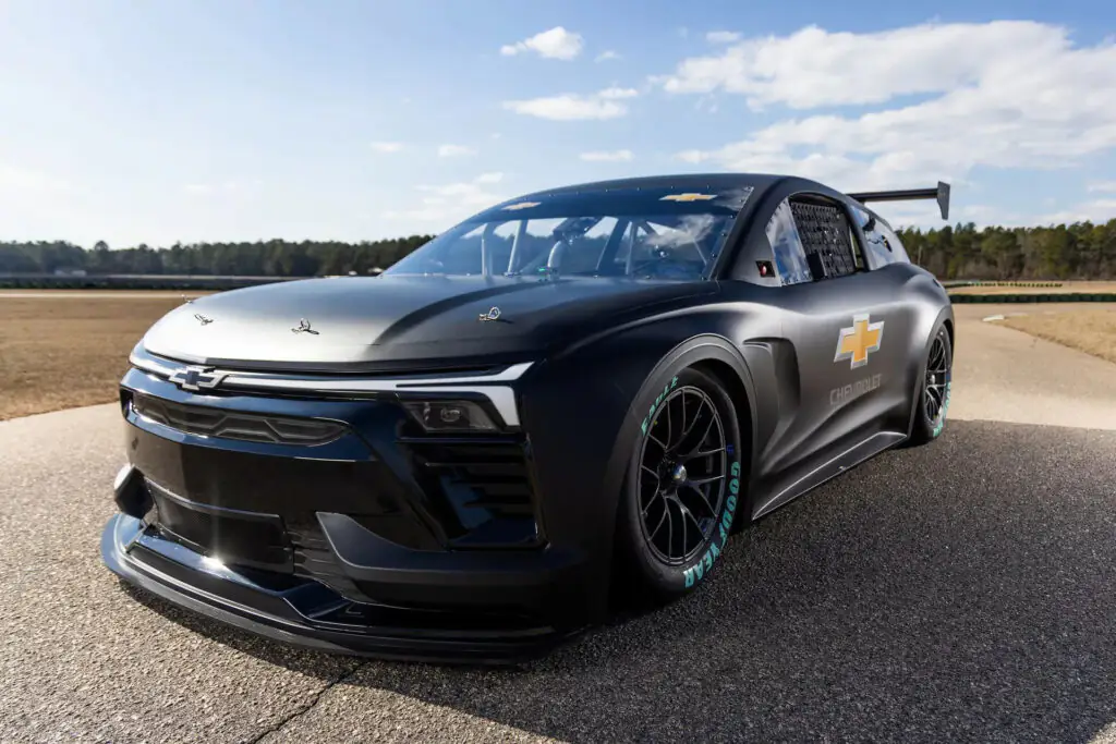 Chevrolet показала Blazer EV.R NASCAR: електромонстр потужністю 1300 к.с. — photo 3