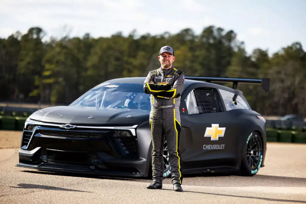 Chevrolet показала Blazer EV.R NASCAR: електромонстр потужністю 1300 к.с. — photo 2