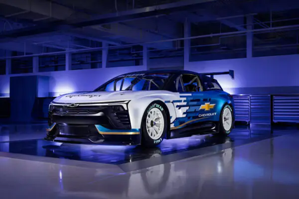 Chevrolet показала Blazer EV.R NASCAR: електромонстр потужністю 1300 к.с. — photo 31044