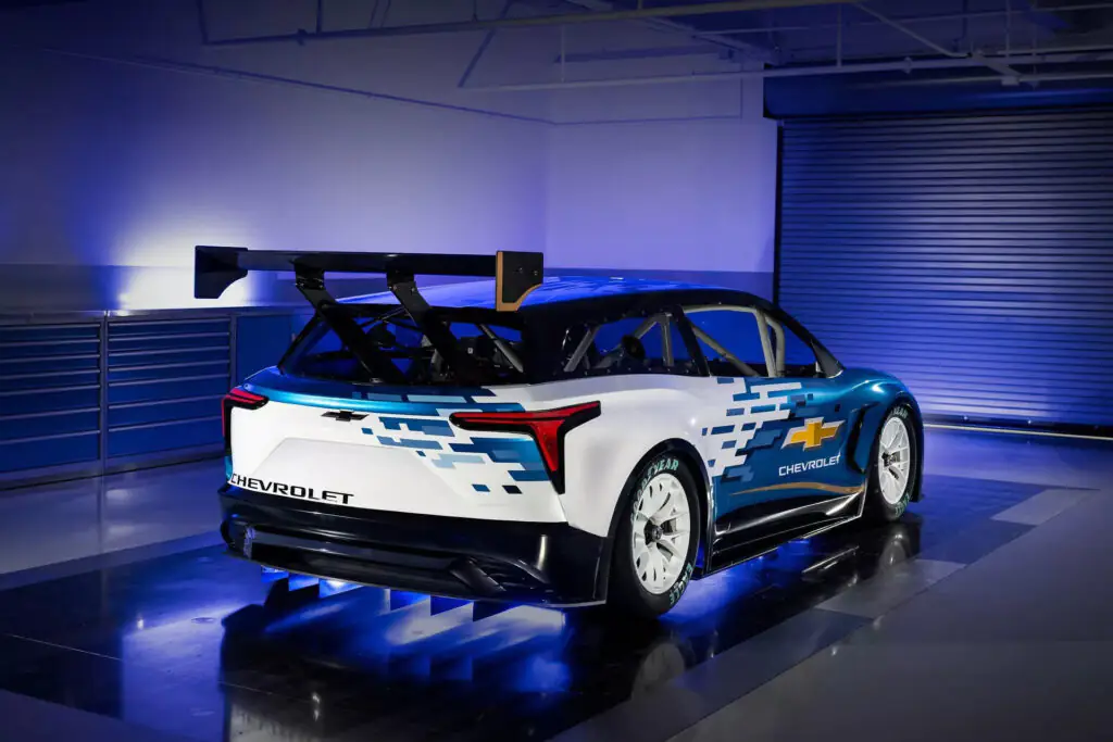 Chevrolet показала Blazer EV.R NASCAR: електромонстр потужністю 1300 к.с. — photo 7