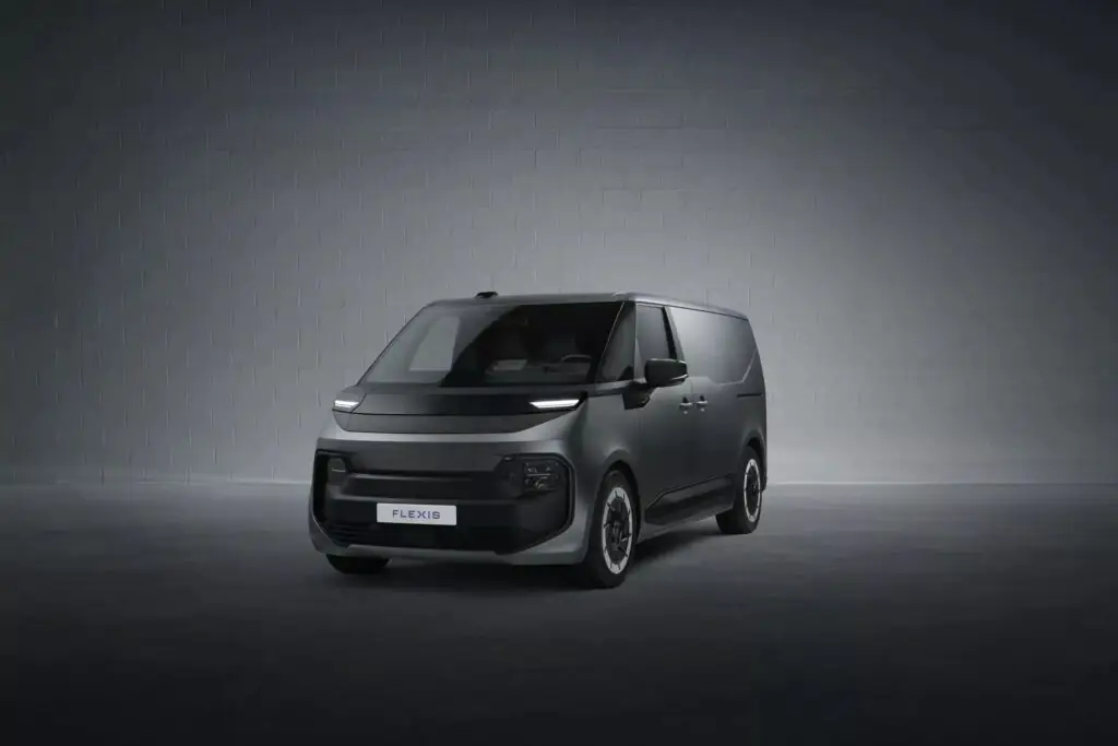 Renault і Volvo представили три спільні електричні фургони — photo 8