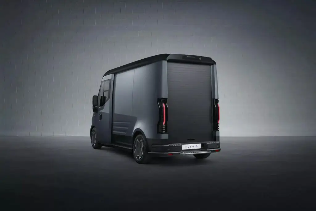 Renault і Volvo представили три спільні електричні фургони — photo 10