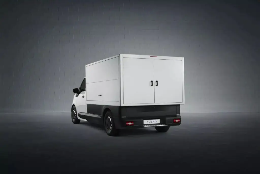 Renault і Volvo представили три спільні електричні фургони — photo 3