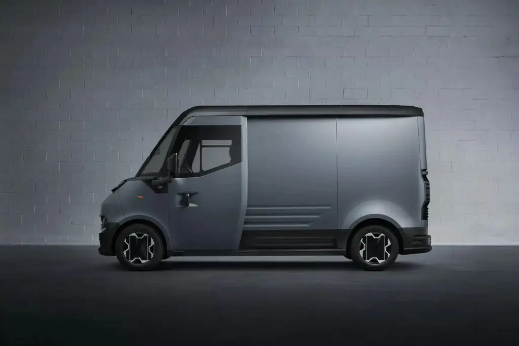 Renault і Volvo представили три спільні електричні фургони — photo 9