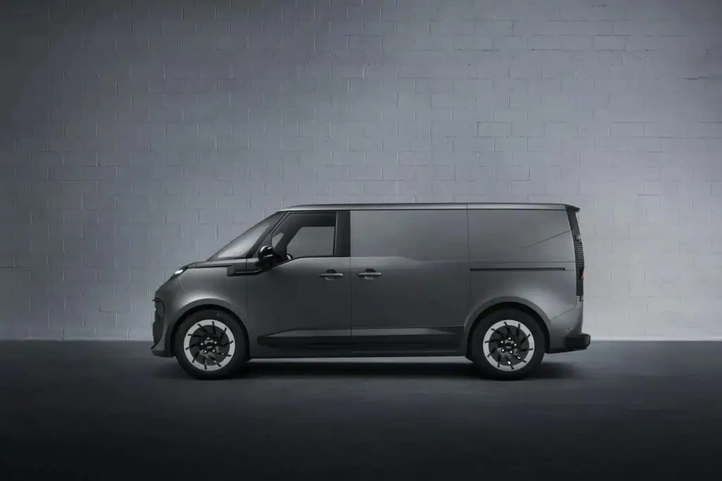 Renault і Volvo представили три спільні електричні фургони — photo 7