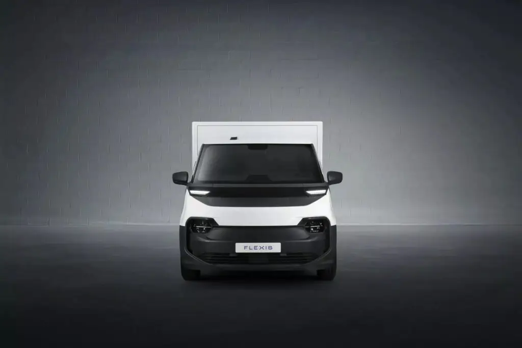 Renault і Volvo представили три спільні електричні фургони — photo 4