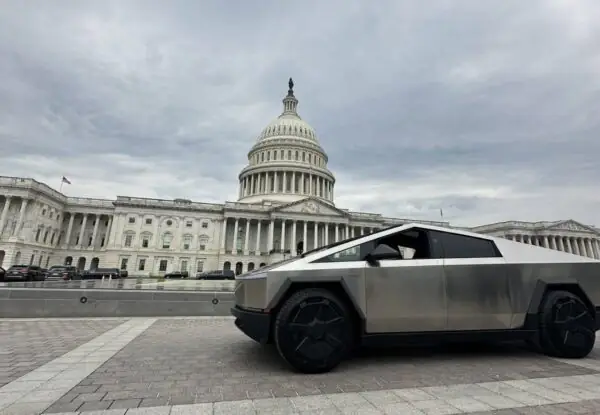 Чи справді адміністрація Трампа планувала закупівлю броньованих Tesla? — photo 32010