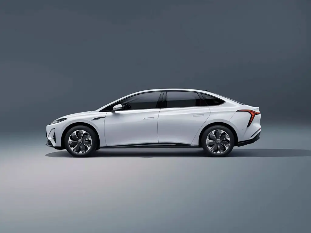 З’явився Hongqi Tiangong 05 – черговий конкурент Tesla Model 3 — photo 2