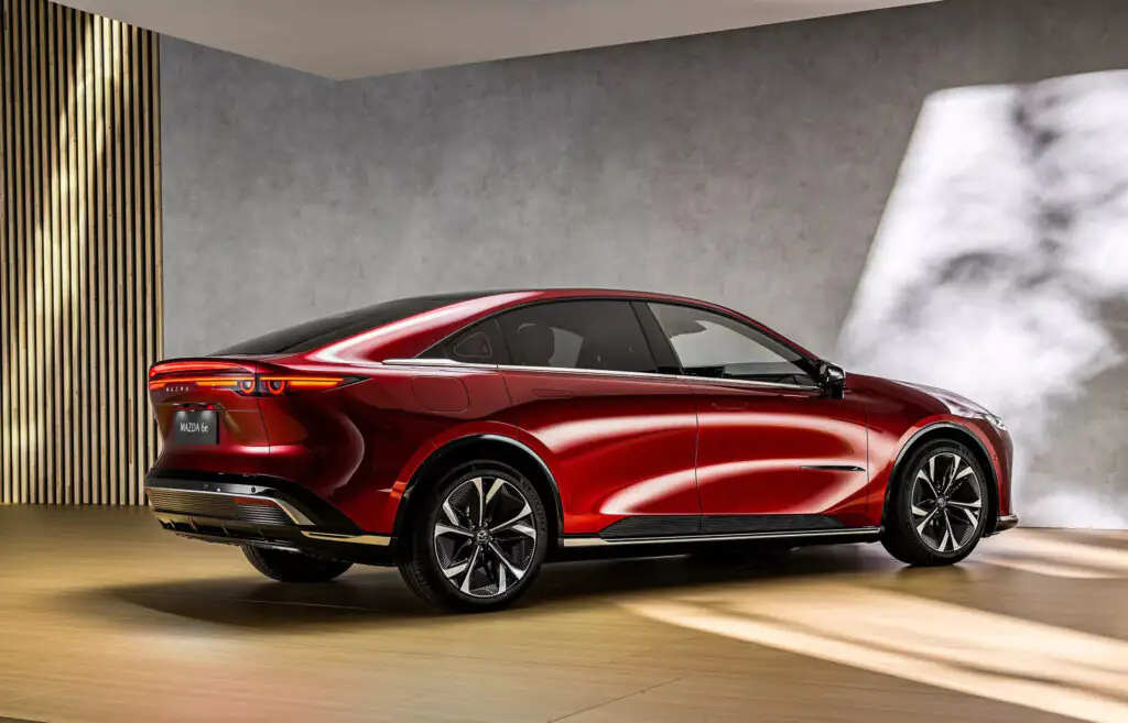 Mazda готує новий електропозашляховик — photo 4