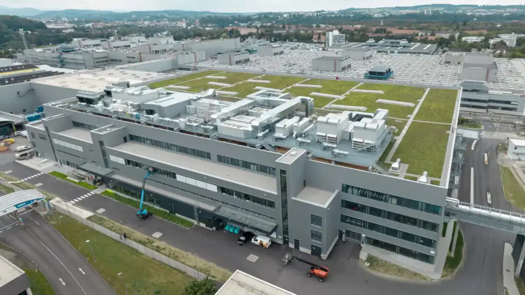 BMW змінює підхід до виробництва, вступаючи в еру електромобілів — photo 5