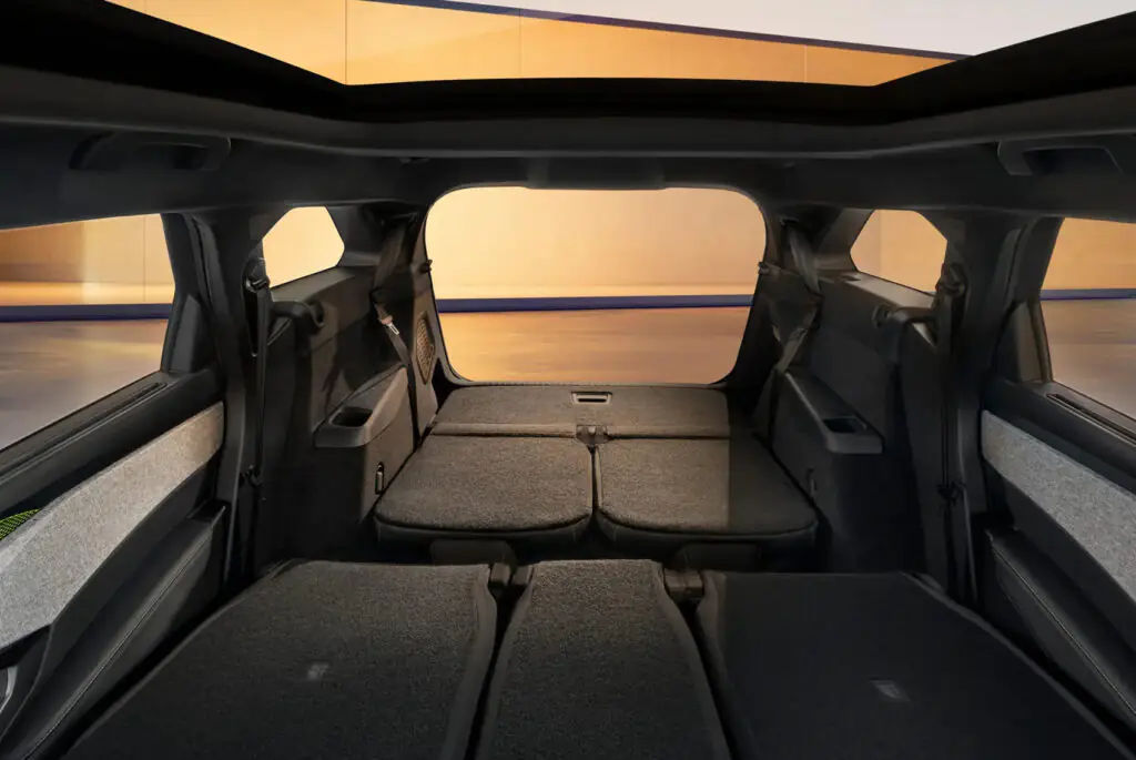 Peugeot E-3008 та E-5008 стали ще потужнішими — photo 2