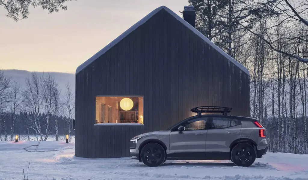 Volvo представила EX30 Cross Country: компактний універсальний електрокросовер — photo 2