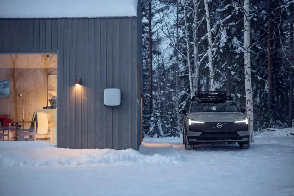 Volvo представила EX30 Cross Country: компактний універсальний електрокросовер — photo 5