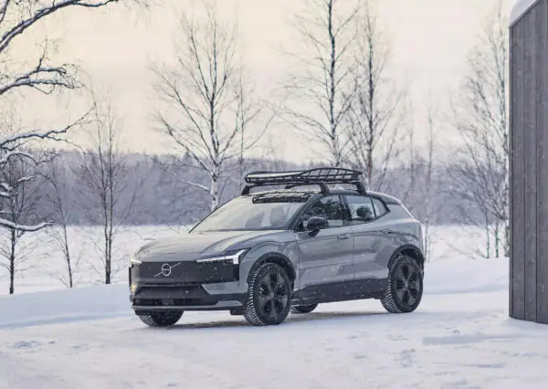 Volvo представила EX30 Cross Country: компактний універсальний електрокросовер — photo 30457