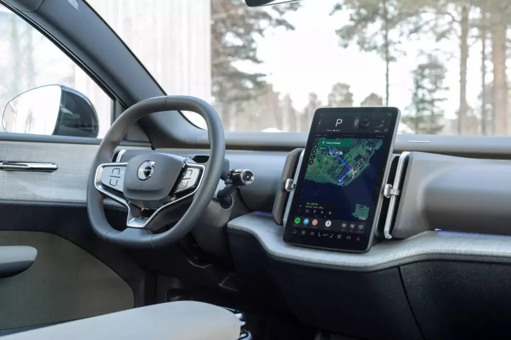 Volvo представила EX30 Cross Country: компактний універсальний електрокросовер — photo 3