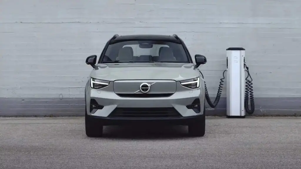 Volvo додає Plug & Charge та оновлену мультимедійну систему — photo 2